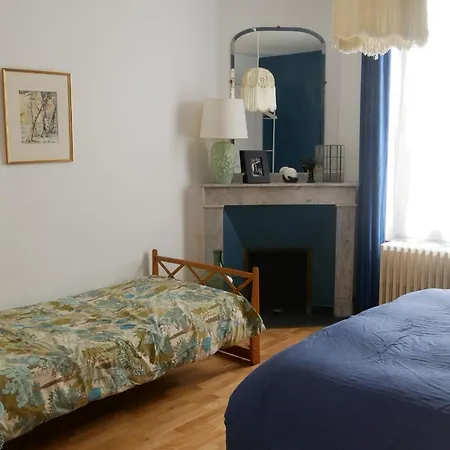 Dans Une Maison Des Annees 30 *