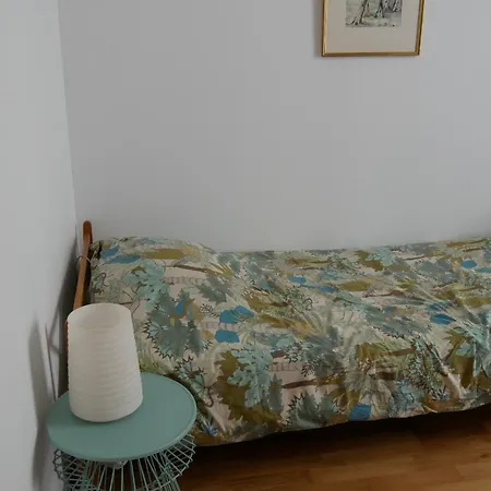 Dans Une Maison Des Annees 30